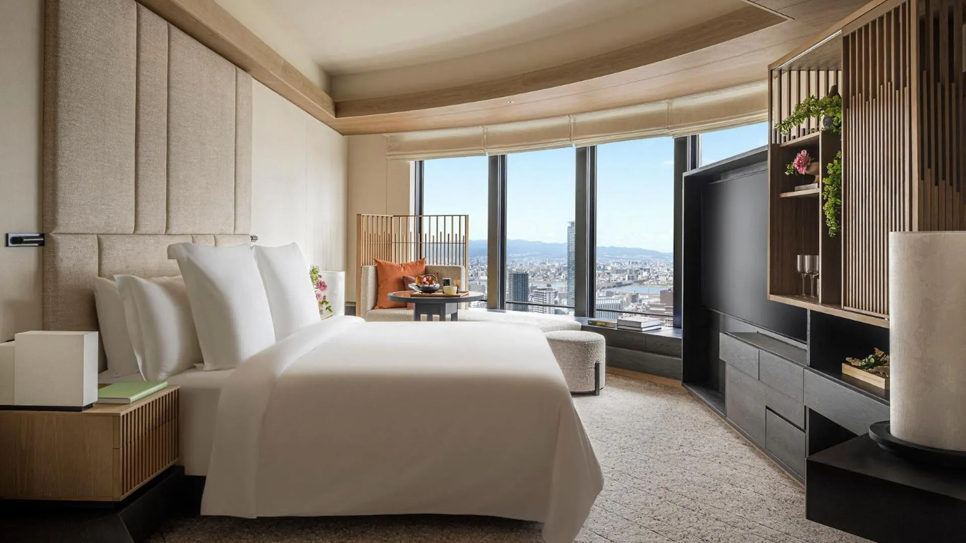 Four Seasons Hotel Osaka 5*,