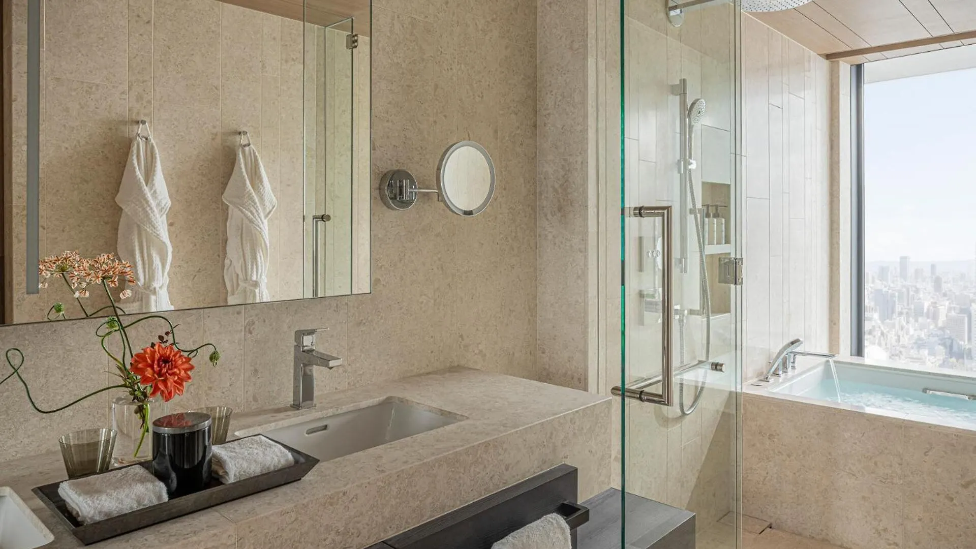 Four Seasons Hotel Osaka 5*,